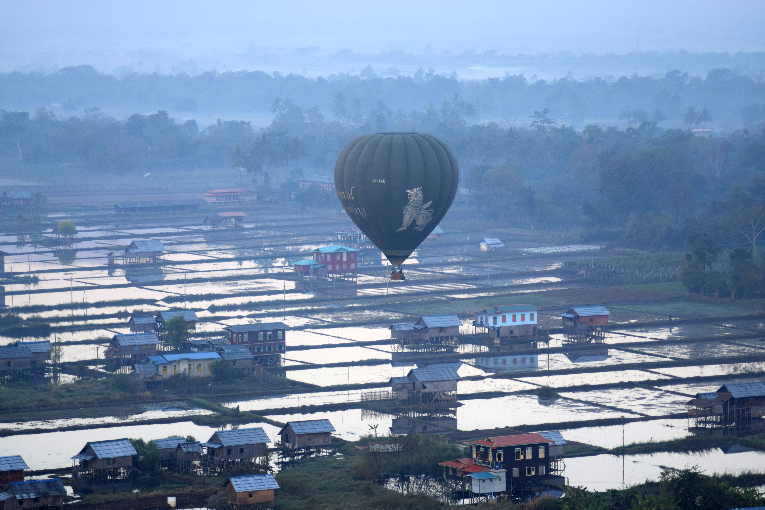 Ballooning over Bagan v Lake Inle